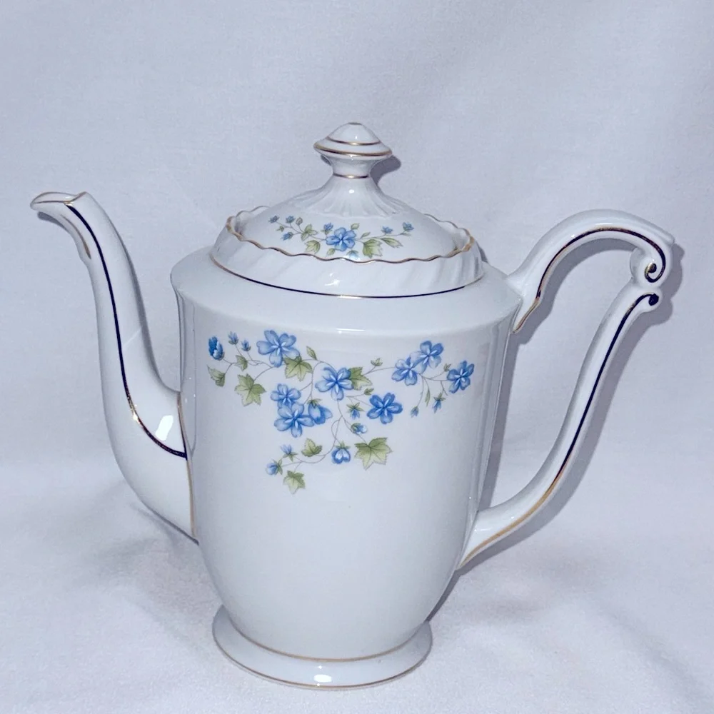 Large tea pot by KRAUTHEIM K&A Selb Bavaria Germany Cellini Sonnet design. - Picture 2 of 5